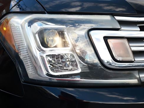 Used 2018 Ford Expedition Limited image 37