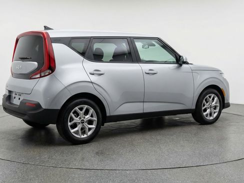 Used 2025 Kia Soul LX w/ LX Technology Package image 9