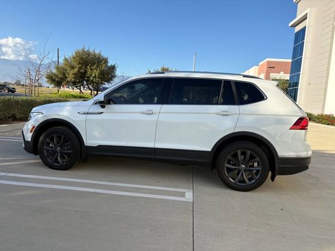 Used 2022 Volkswagen Tiguan SE image 8