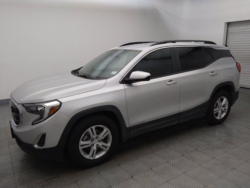 Used 2021 GMC Terrain SLE w/ Driver Convenience Package FWD image 2