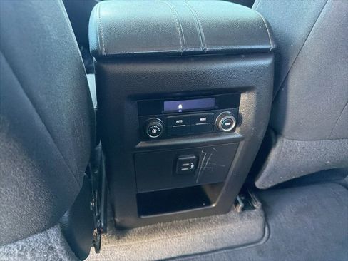 Used 2020 Chevrolet Traverse LT image 26