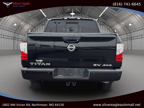 Used 2017 Nissan Titan SV image 4