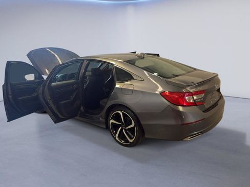 Used 2018 Honda Accord Sport image 12