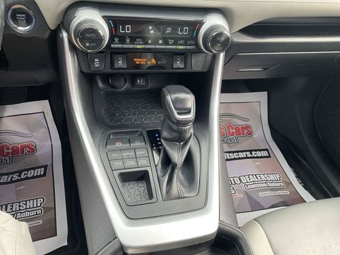 Used 2019 Toyota RAV4 XLE Premium w/ Cold Weather Package AWD/4WD image 16