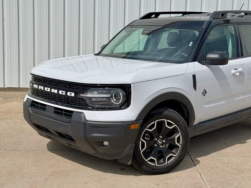 Used 2025 Ford Bronco Sport Outer Banks AWD/4WD image 2