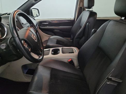 Used 2018 Dodge Grand Caravan SXT image 17