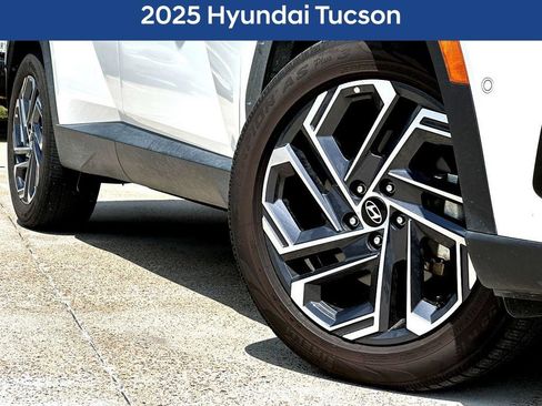 Used 2025 Hyundai Tucson Limited FWD image 2