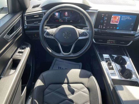 Used 2025 Volkswagen Atlas Cross Sport SE FWD image 21
