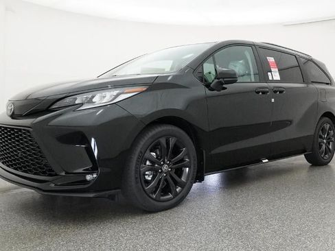 New 2026 Toyota Sienna XSE FWD image 17