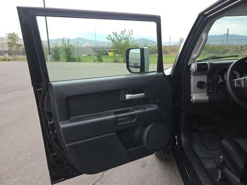 Used 2011 Toyota FJ Cruiser 4WD w/ Convenience Pkg image 10