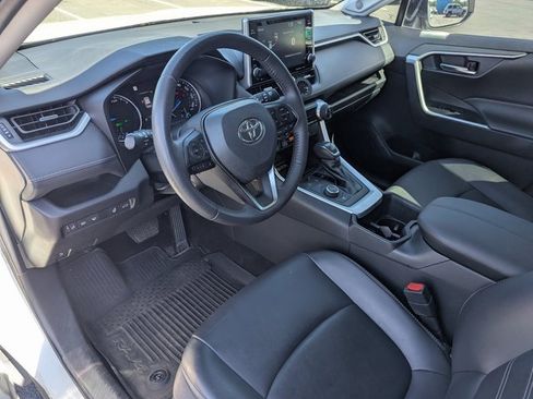 Used 2022 Toyota RAV4 XLE Premium image 23