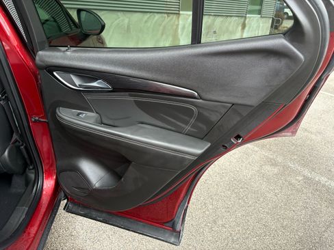 Used 2022 Buick Envision Essence w/ Sport Touring Package image 39