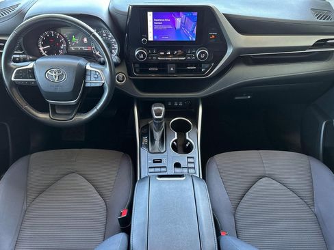 Used 2024 Toyota Highlander LE AWD/4WD image 16