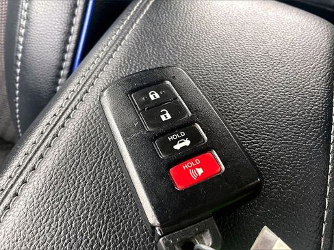 Used 2017 Toyota Corolla SE w/ SE Premium Package image 12