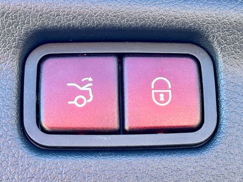 Certified 2025 Mercedes-Benz C 300 4MATIC Sedan image 34