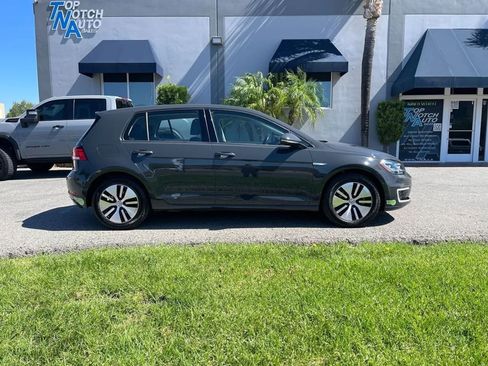 Used 2019 Volkswagen e-Golf SEL Premium image 4
