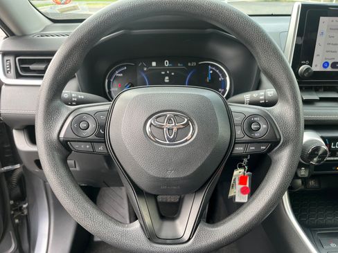 Used 2025 Toyota RAV4 LE AWD/4WD image 12