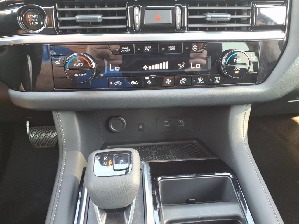 Used 2025 Nissan Pathfinder SL FWD image 22