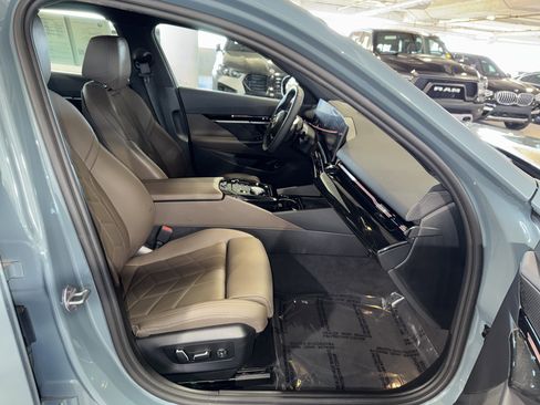Certified 2025 BMW 530i image 10