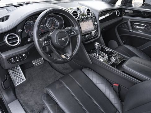 Used 2018 Bentley Bentayga image 11