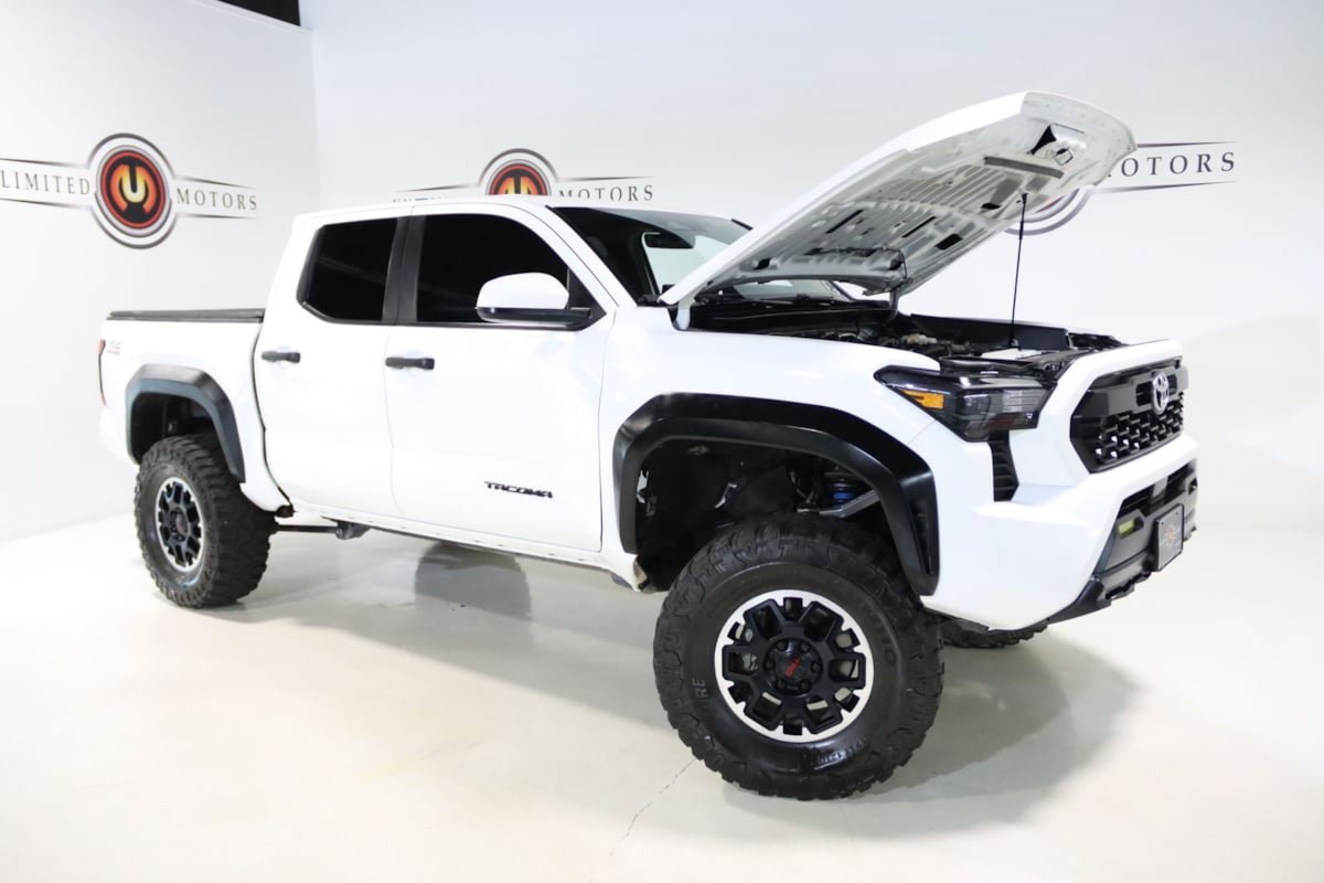 Used 2024 Toyota Tacoma TRD Off-Road AWD/4WD image 29