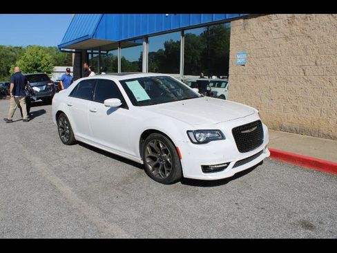 Used 2018 Chrysler 300 S w/ 300S Premium Group RWD image 1
