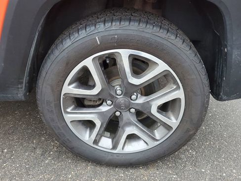 Used 2017 Jeep Renegade Latitude w/ Cold Weather Group image 5