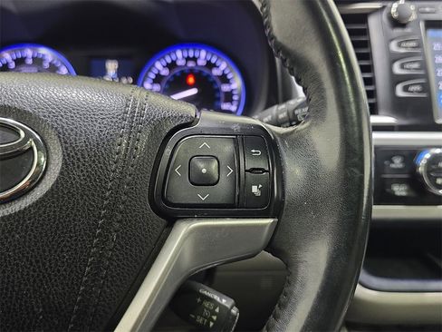 Used 2016 Toyota Highlander XLE image 21