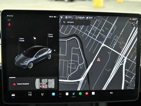 Used 2021 Tesla Model 3 Standard Range Plus image 23