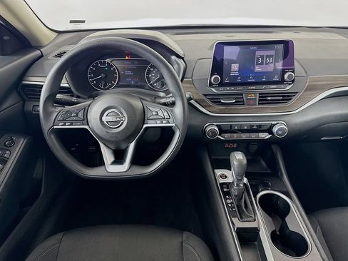 Used 2024 Nissan Altima 2.5 SV FWD image 27