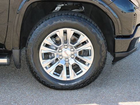 Used 2024 GMC Sierra 1500 Denali w/ Technology Package AWD/4WD image 5