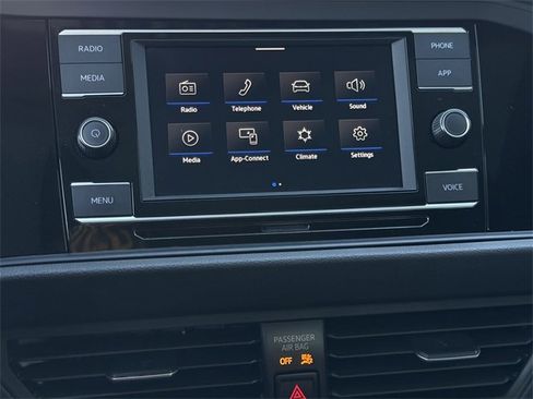 Certified 2024 Volkswagen Jetta SE w/ Panoramic Sunroof Package image 15