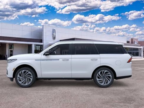 New 2026 Lincoln Navigator Reserve AWD/4WD image 3