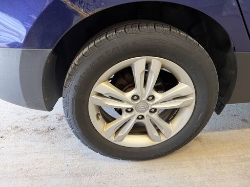 Used 2010 Hyundai Tucson GLS w/ Popular Equipment Pkg 2 FWD image 11