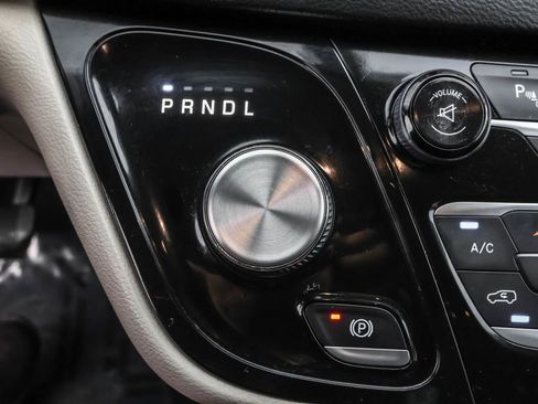 Used 2017 Chrysler Pacifica Touring-L image 24