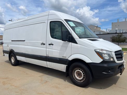 Used 2015 Mercedes-Benz Sprinter 2500 image 10