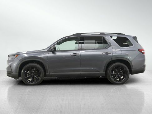 Used 2025 Honda Pilot Black Edition image 2