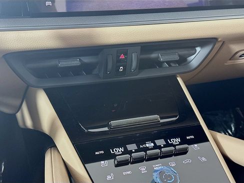 Certified 2026 Porsche Cayenne AWD/4WD image 17
