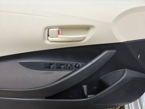 Used 2022 Toyota Corolla LE FWD image 17
