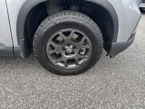 Certified 2025 Honda Pilot TrailSport image 13