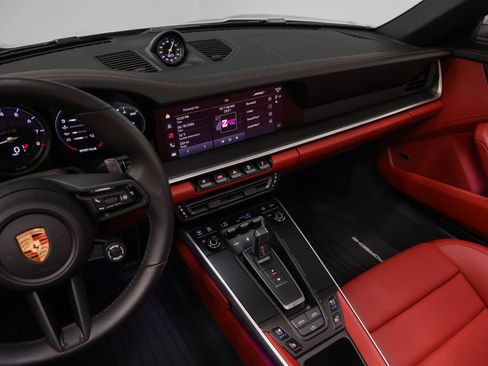 Certified 2024 Porsche 911 Carrera GTS RWD image 40
