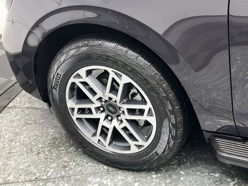 Used 2025 Ford Expedition Active image 40