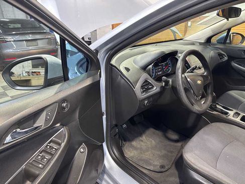 Used 2017 Chevrolet Cruze LS FWD image 15