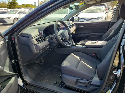 Used 2025 Toyota Camry LE image 21