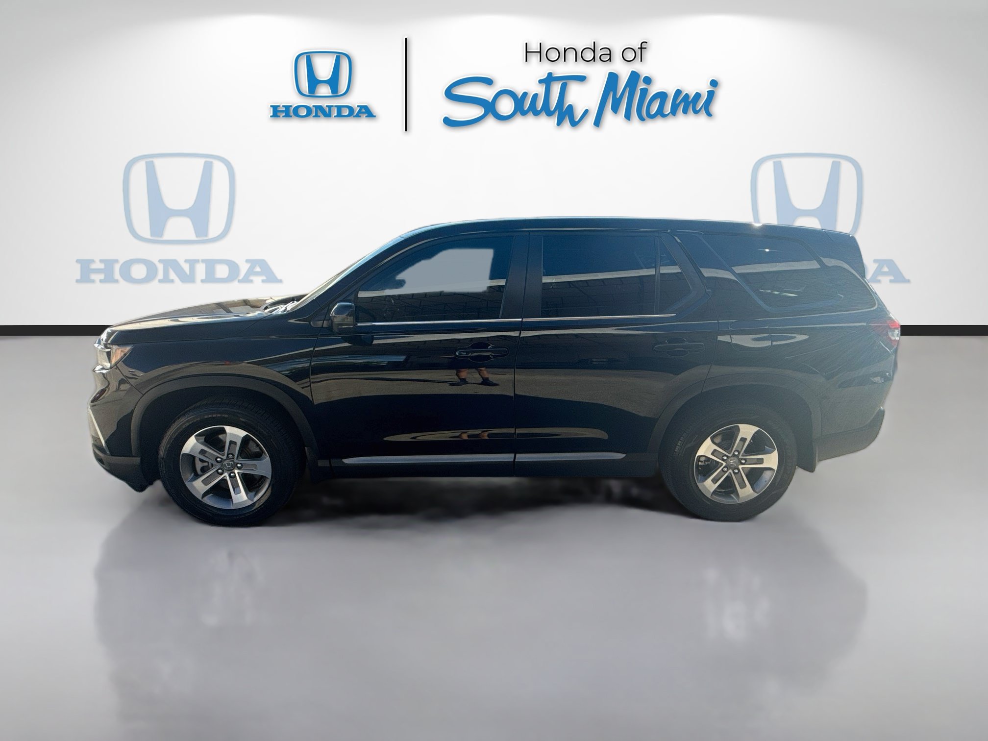 Used 2025 Honda Pilot EX-L image 4