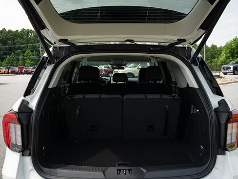 New 2026 Ford Explorer Active w/ Active Comfort Package RWD image 9