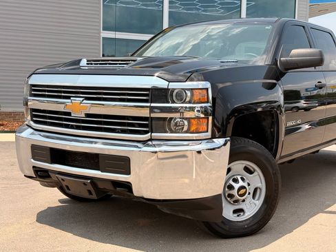Used 2017 Chevrolet Silverado 2500 W/T AWD/4WD image 4