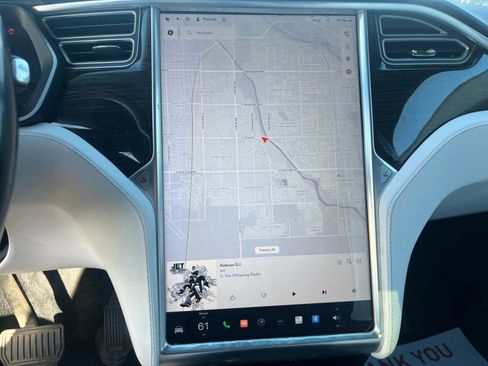 Used 2016 Tesla Model X image 28