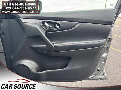 Used 2018 Nissan Rogue SV w/ Premium Package image 38