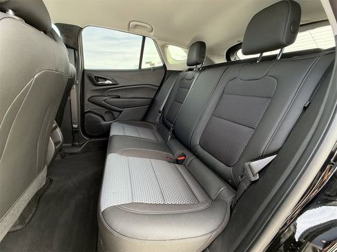 Used 2025 Chevrolet Trax LT w/ LT Convenience Package image 27